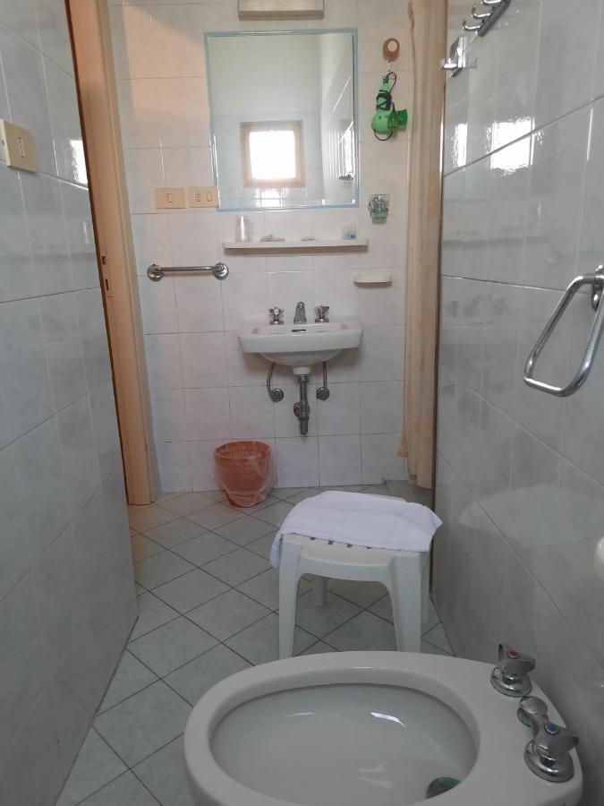 Hotel Villa Claudio Marina di Massa Luaran gambar