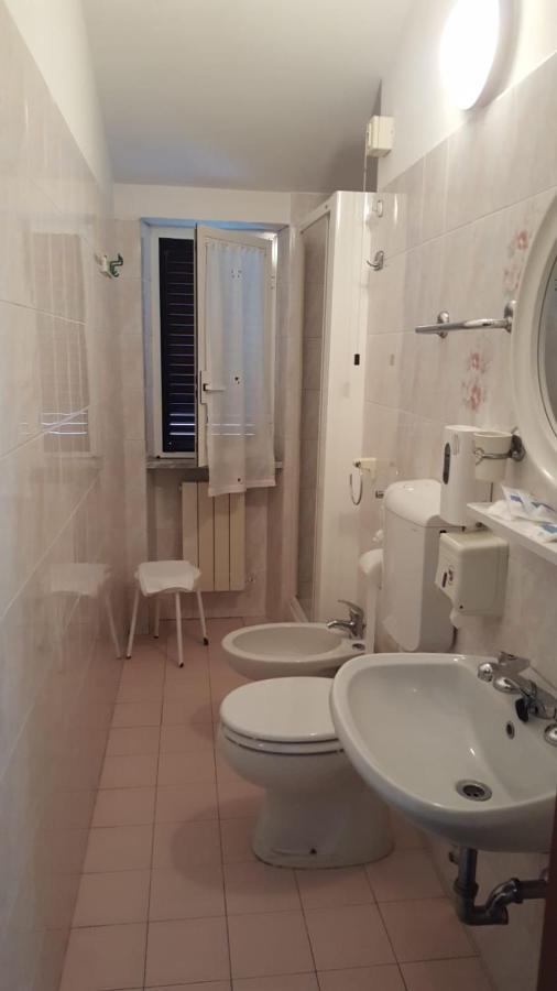 Hotel Villa Claudio Marina di Massa Luaran gambar