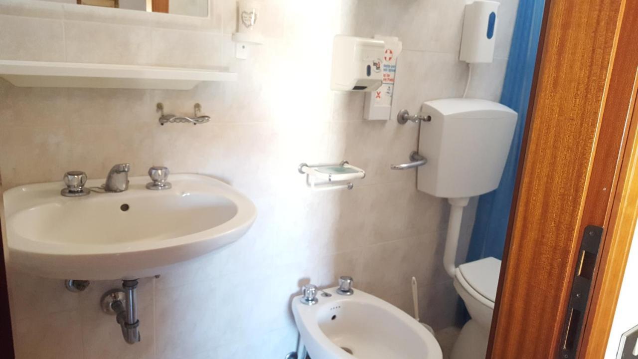 Hotel Villa Claudio Marina di Massa Luaran gambar