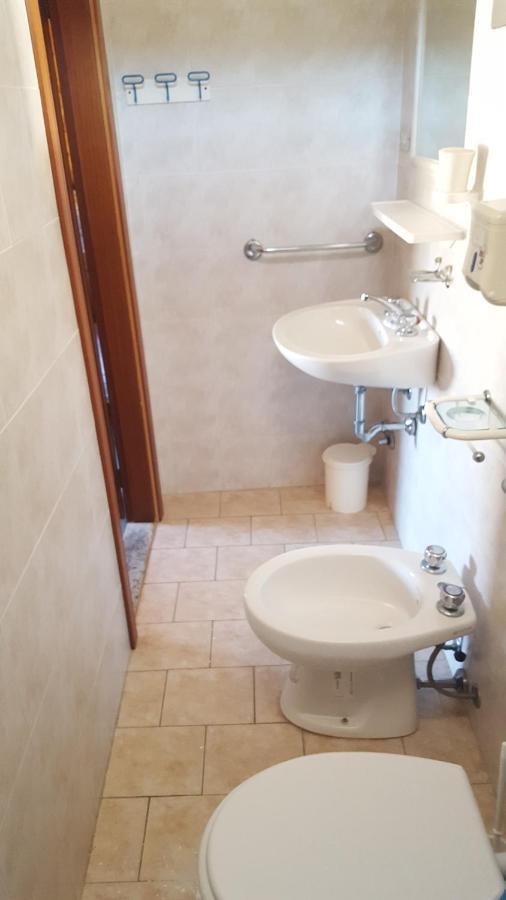 Hotel Villa Claudio Marina di Massa Luaran gambar