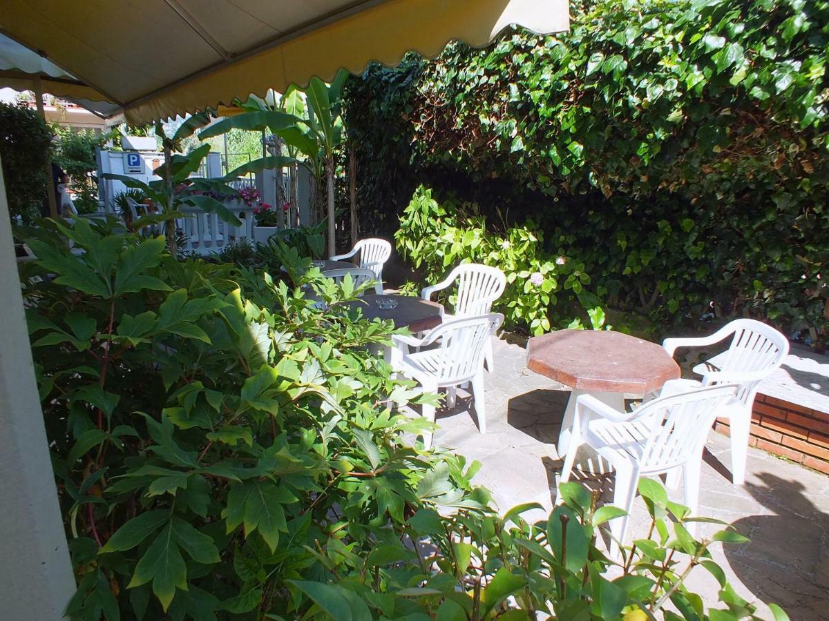 Hotel Villa Claudio Marina di Massa Luaran gambar